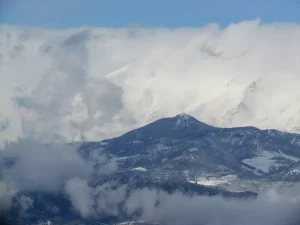 Aladağ’da Kar Yağışı Etkili Olmaya Devam Ediyor