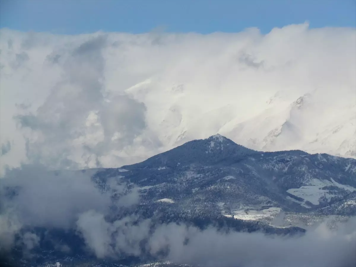 Aladağ’da Kar Yağışı Etkili Olmaya Devam Ediyor