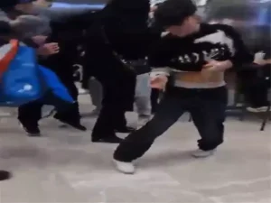 Alışveriş Merkezinde Bıçaklı Kavga: İki Çocuk Tutuklandı