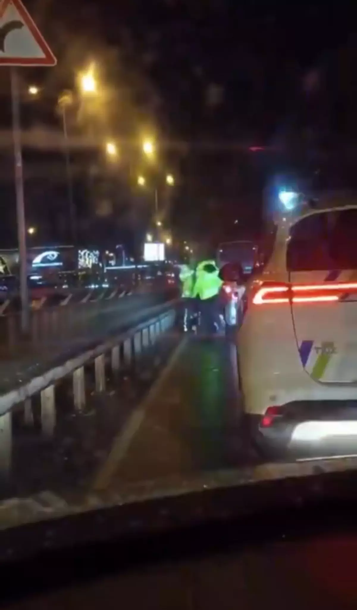 Alkollü Sürücü Polise Çarptı, Tutuklandı