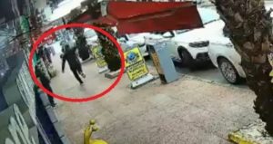 Altın fırlayınca soygun yapmaya karar verdi! 100 gram altını çaldı, havaya ateş edip kaçtı