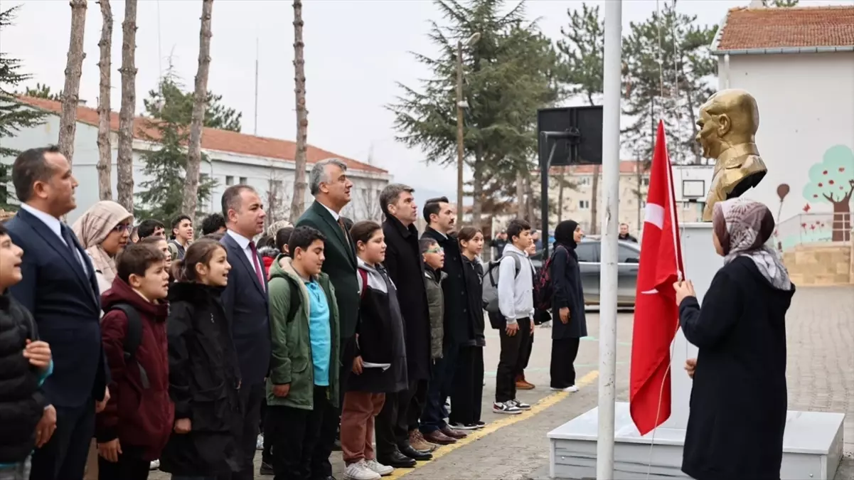 Amasya Valisi Önder Bakan, Göynücek’te öğrencilerle bir araya geldi