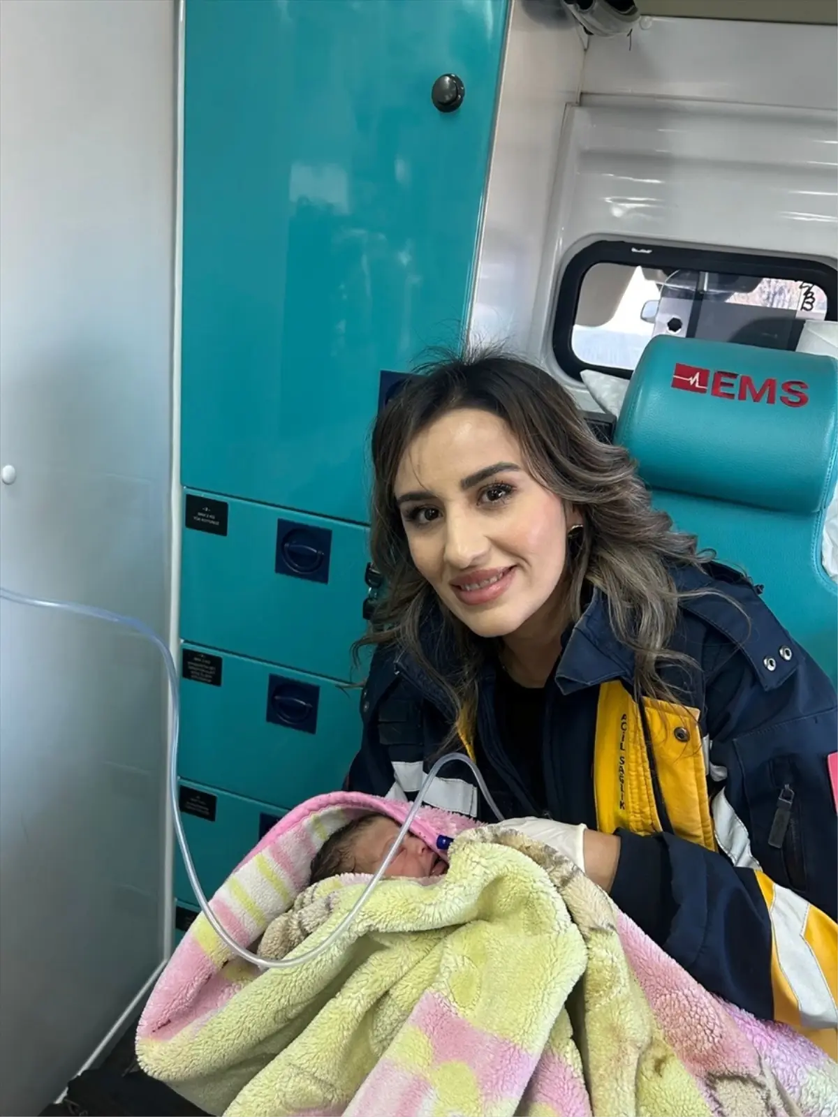 Ambulasta Doğum: Sağlık Ekibi Başarıyla Müdahale Etti