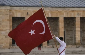 Ankara Valisi Şahin ve beraberindeki heyet Anıtkabir’i ziyaret etti
