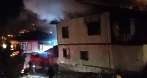 Ankara’da yangın! 6 ev küle döndü