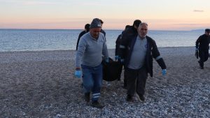 Antalya’da balık tutan bir kişinin oltasına ceset takıldı