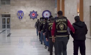 Antalya’da Dolandırıcılık Operasyonu: 12 Tutuklama