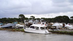 Antalya’da fırtına: Seralar yıkıldı, evler zarar gördü