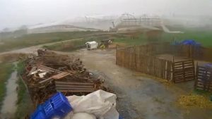 Antalya’da hortum saniyeler içinde serayı yerle bir etti