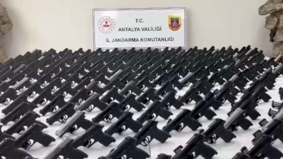 Antalya’da mühimmat kaçakçılığı operasyonu: 2 şüpheli yakalandı