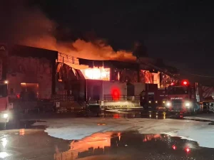 Antalya’da Soğuk Hava Deposunda Yangın Çıktı