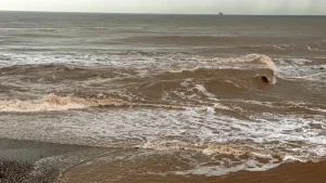 Antalya’da Yağmur Sonrası Denizin Rengi Kahverengi Oldu