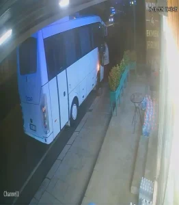 Arnavutköy’de Kaza: Midibüs Yolcusu Son Anda Kurtuldu