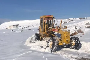 Artova’da Kar Yağışı Yol Kapatınca Ekipler Yardım Etti