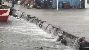 Avcılar’da Fırtına ve Yükselen Dalgalar