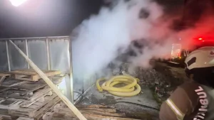 AVCILAR’da İnşaat Konteyneri Yandı