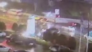 Avcılar’da polisten kaçış, kazayla bitti: 2 yaralı