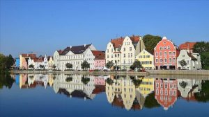 Avrupa’da her 100 kişiden 68’i, Türkiye’de ise 100 kişiden 57’si ev sahibi