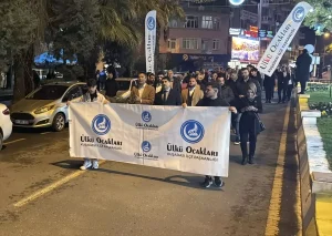 Aydın Ülkü Ocakları Türk bayrağıyla yürüyüş yaptı
