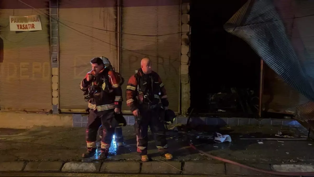 Aydın’da Depoda Yangın: 2 Kişi Kurtarıldı