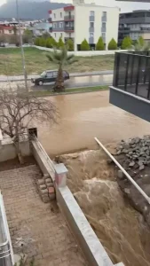 Aydın’da Sağanak ve Rüzgar Hayatı Olumsuz Etkiledi