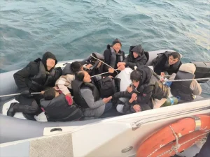Ayvalık açıklarında 10 düzensiz göçmen kurtarıldı