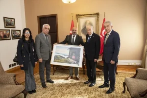 Bahçeli, Foto Muhabirleri Derneği’ni Ziyaret Etti