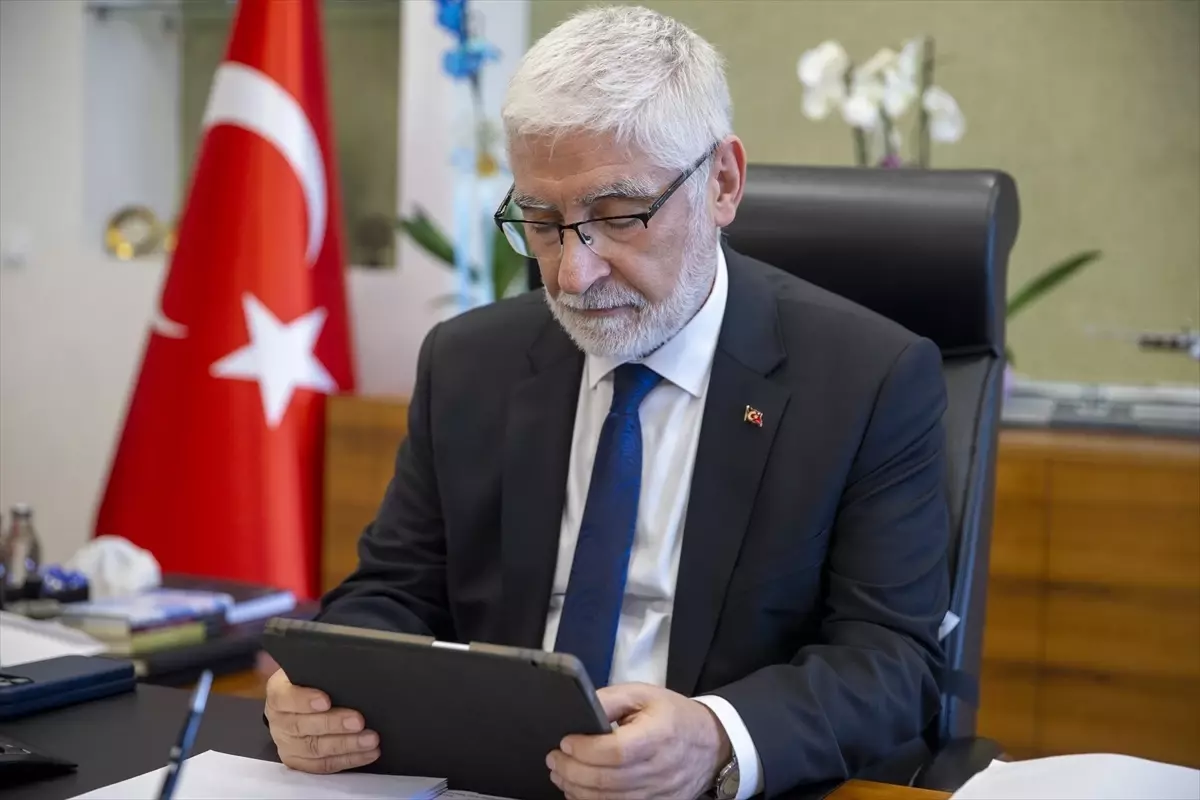 BAİBÜ Rektörü Yılın Kareleri Oylamasına Katıldı