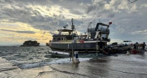 Balıkesir’de deniz ile kara birleşti