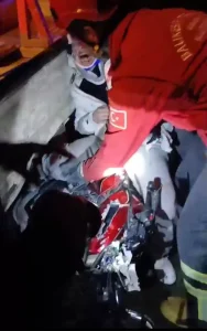 Balıkesir’de Kamyonet ile Motosiklet Çarpıştı