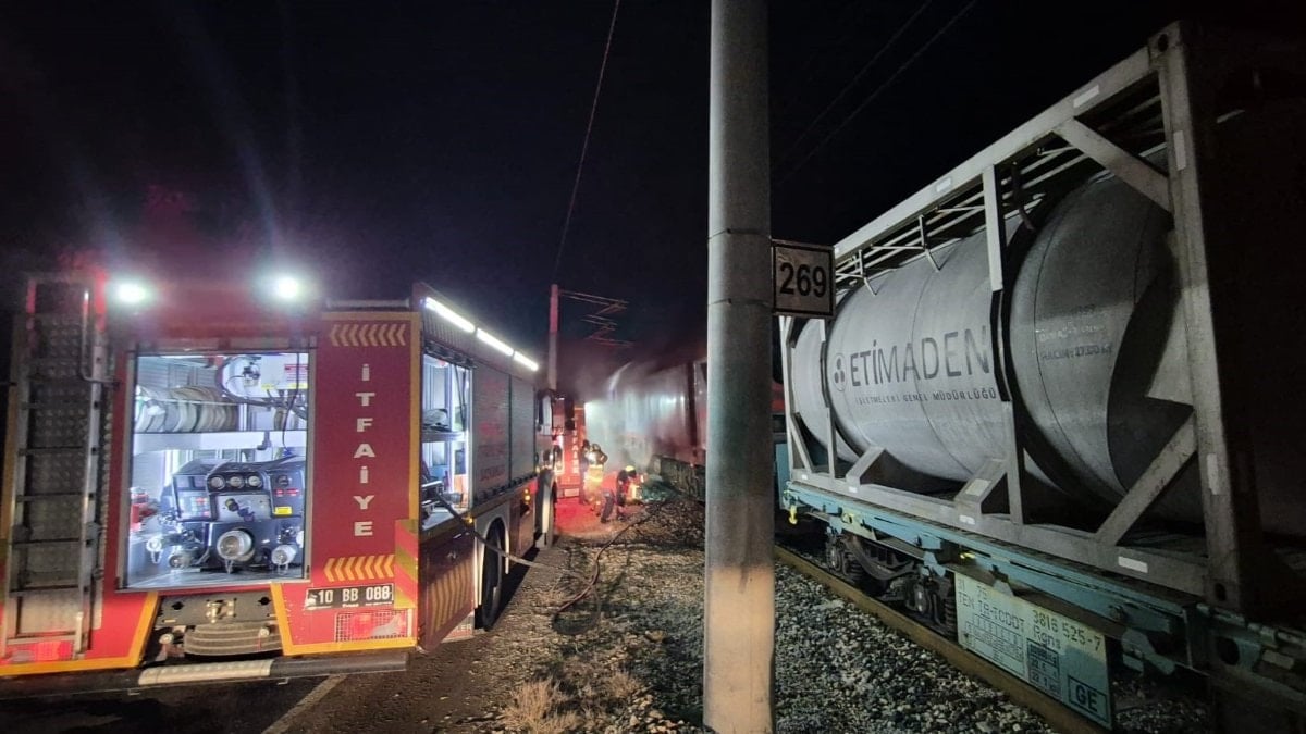 Balıkesir’de yük treninde yangın