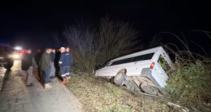 Bartın’da minibüs şarampole devrildi; 4 yaralı