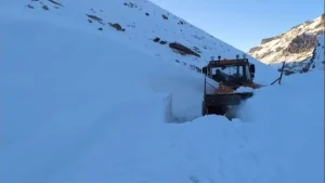 Başkale’de Çığ Sonrası Yol Yeniden Açıldı
