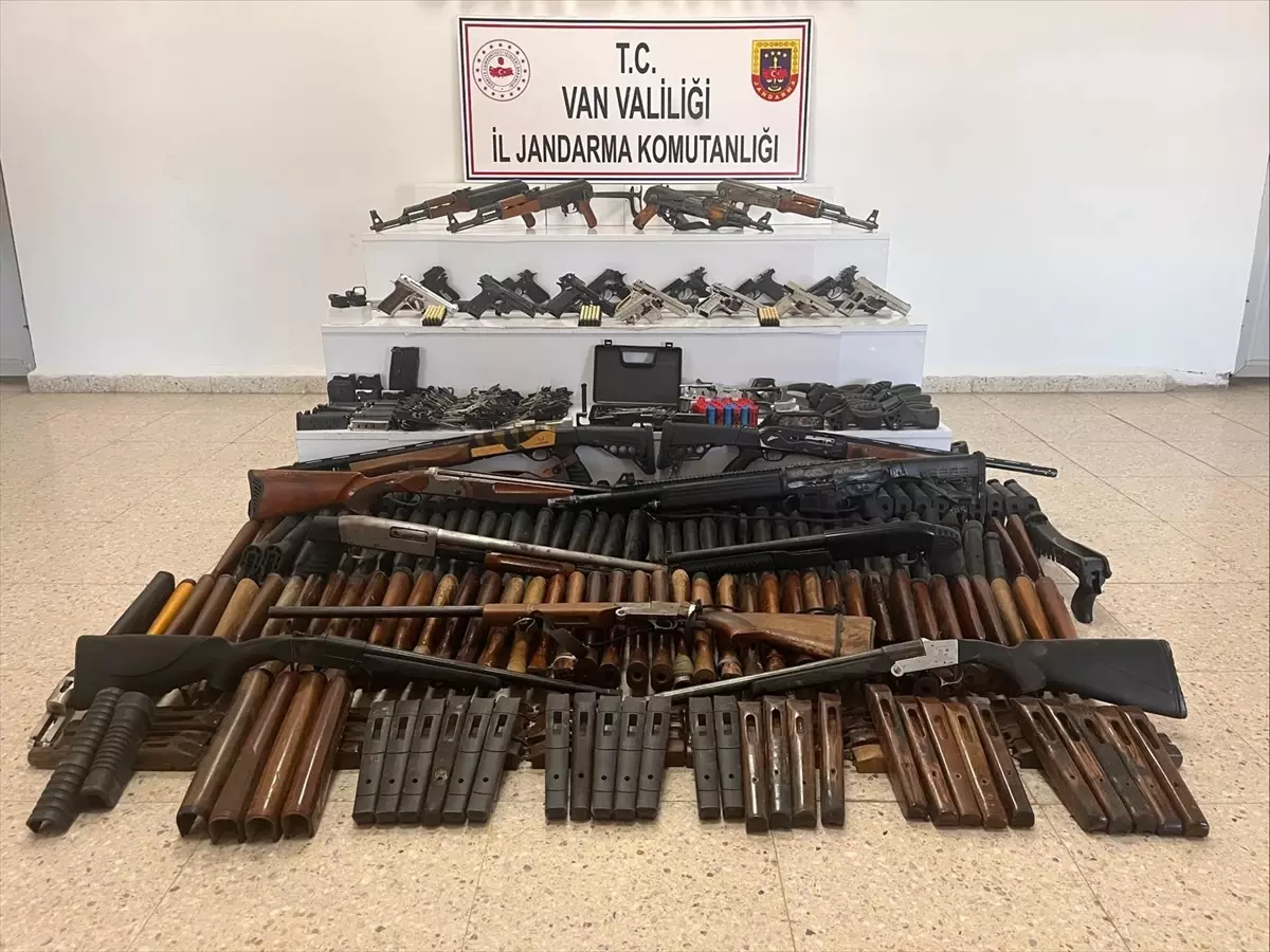 Başkale’de Silah Operasyonu: 4 Gözaltı