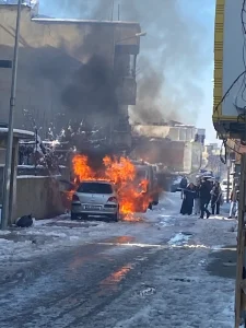 Batman’da Park Halindeki Araç Yandı