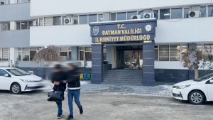 Batman’da yabancı uyruklu bir şahsın midesinden 64 parça uyuşturucu çıktı