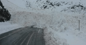 Bayburt-Erzurum kara yolu çığ nedeniyle ulaşıma kapandı