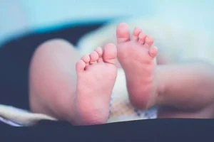 Bebek Otobüs Durağında, Anne ve Anneanne Gözaltında