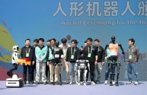 Beijing’de İnsansı Robot Yarı Maratonu