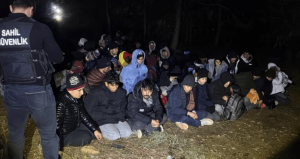 Beklenen tekne gelmeyince 58 göçmen ormanda yakalandı