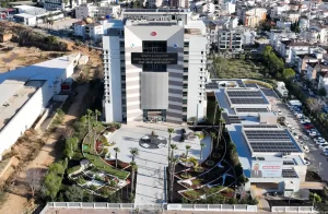 Belediyeyi denetlemeye gidenler, lüks otelde yabancı kadınlarla kaldı