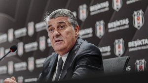 Beşiktaş’ta bitmeyen tepki: İstifa talepleri sosyal medyadan tribünlere sıçradı!