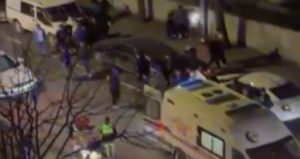 Beylikdüzü’nde skuter kazası sonrası linç girişimi: Kadın sürücüyü darbettiler!