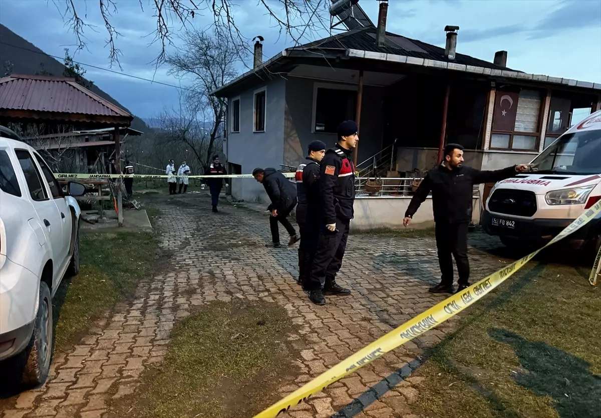 Bıçaklı Saldırı: 81 Yaşındaki Adam Hayatını Kaybetti