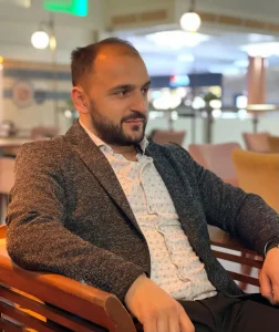 Bıçaklı Saldırıda Eski Başkan Yardımcısı Hayatını Kaybetti