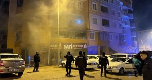 Bilecik’te bina yangınında 5 kişi dumandan etkilendi, evcil hayvanlar kurtarıldı