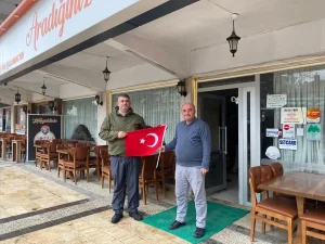 Bilecik’te esnaf ve vatandaşa Türk Bayrağı dağıtıldı