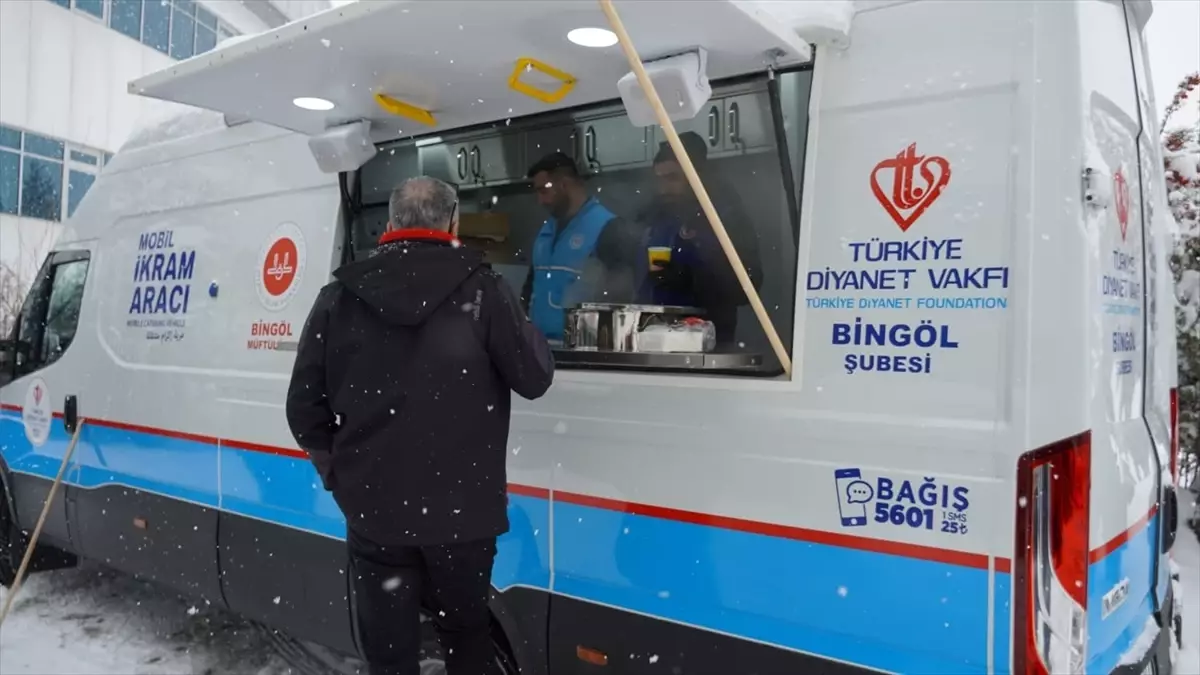 Bingöl’de Hastalara Sıcak Çorba İkramı