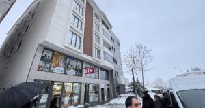 Bingöl’de korkunç olay: Başına kar kütlesi düşen kadın hayatını kaybetti