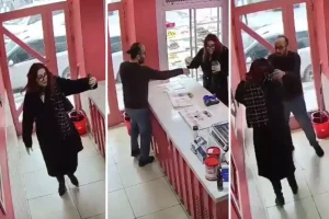 Bir anda dükkana girdi, yaptıklarına kimse anlam veremedi